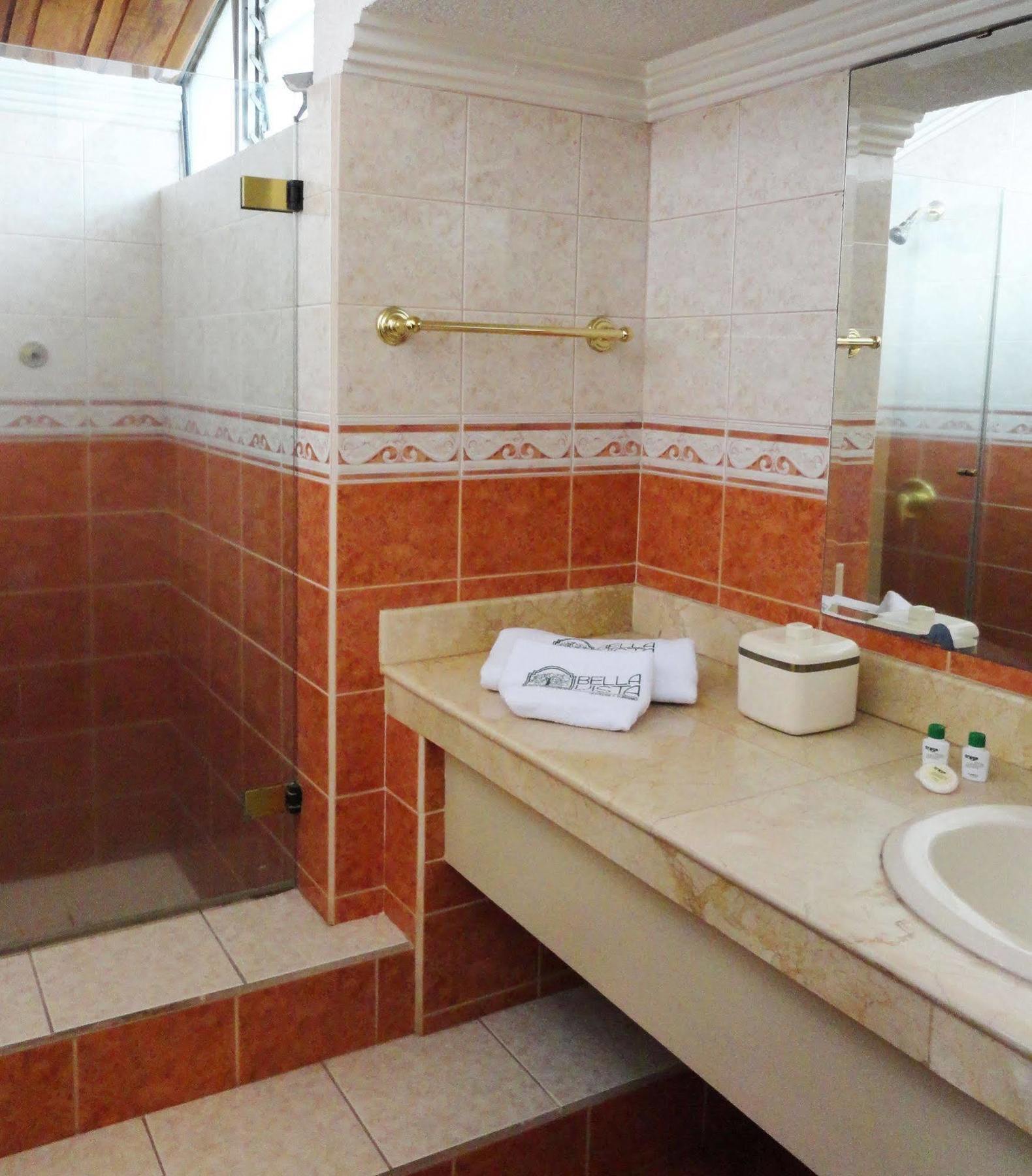 Hotel Suites Gonzalez Suarez Кито Экстерьер фото